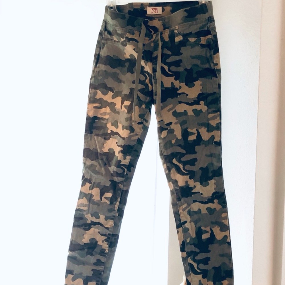 Women’s Stretch Camo Pants